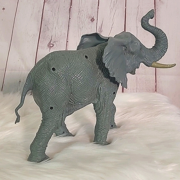 2020 Animal Planet Realistic African Elephant Battery Operated Sound Making Toy - Picture 9 of 17
